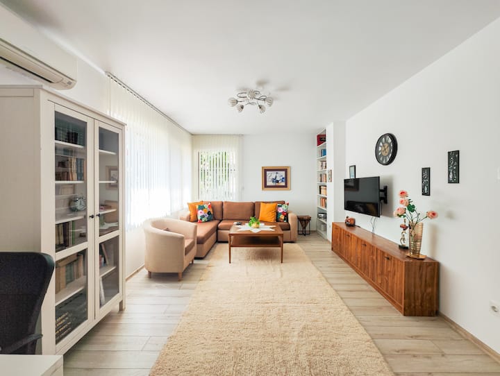 The Puzzle  > Quiet & Cozy Flat @ Top Spot - 바르나