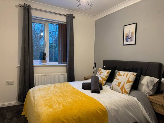 4 Bedroom House Manchester Airport with Sun Room gallery image 4