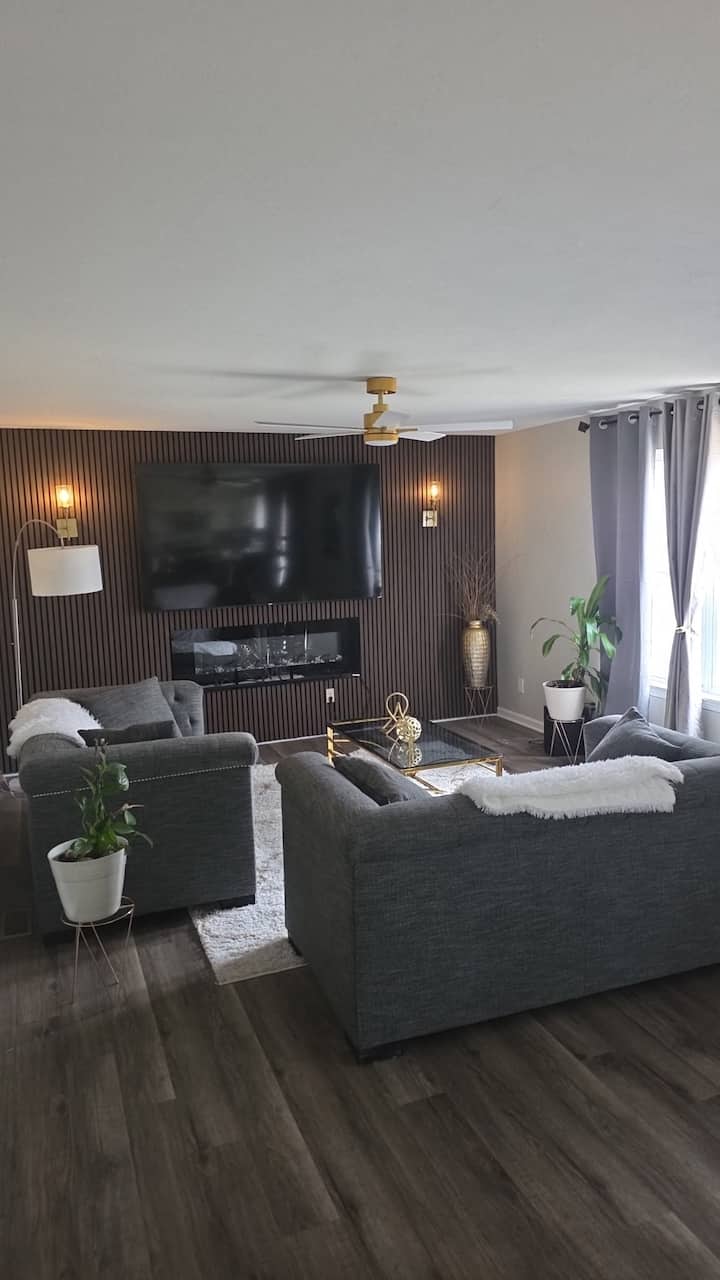 An Entire Luxurious Designed House In Florissant - オールトン, IL