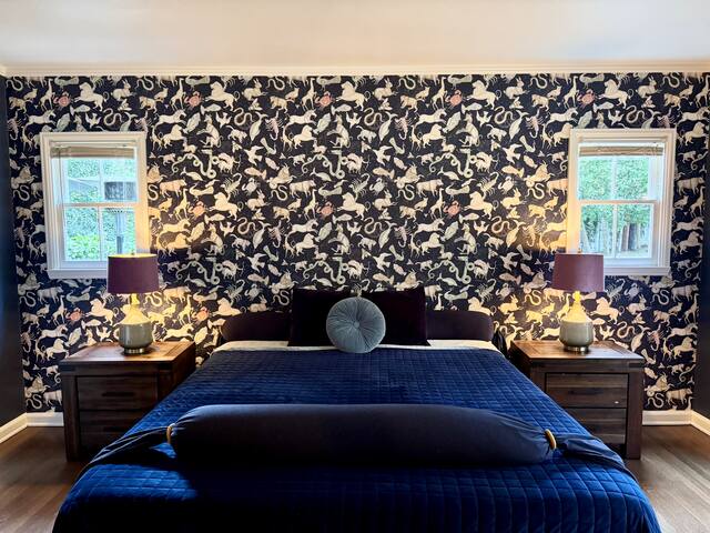 Stylish home in GREAT location gallery image 5