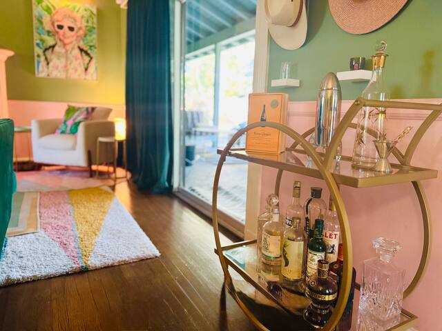 Stylish home in GREAT location gallery image 4