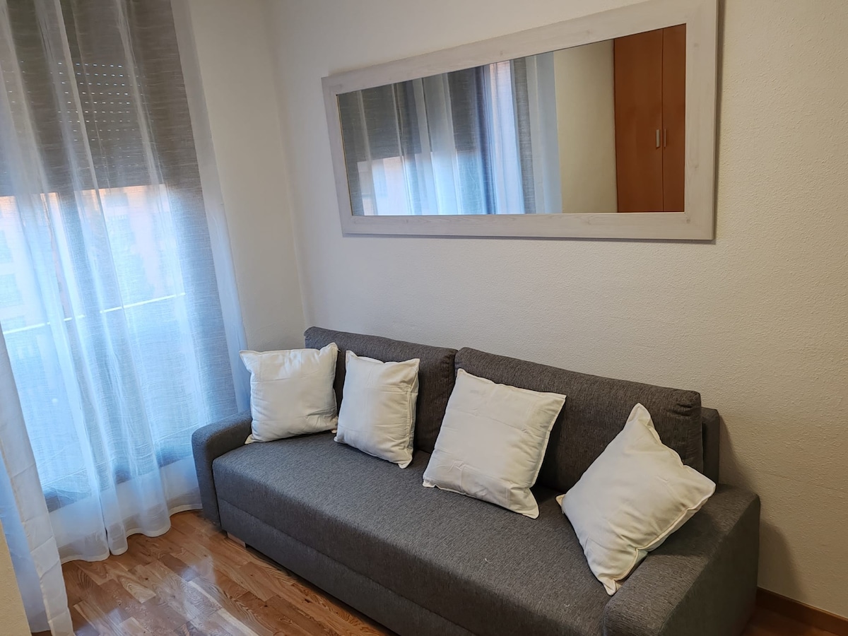 Top performing Airbnb: Samaniego Suite Airport 5Q in San Blas   Canillejas