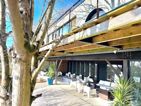 Architect-designed villa with heated pool 2 min from the sea in Houlgate