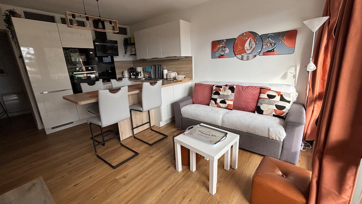 Popular Airbnb listing: Bénodet beach "The sea effect" private parking 2ch box in Bénodet
