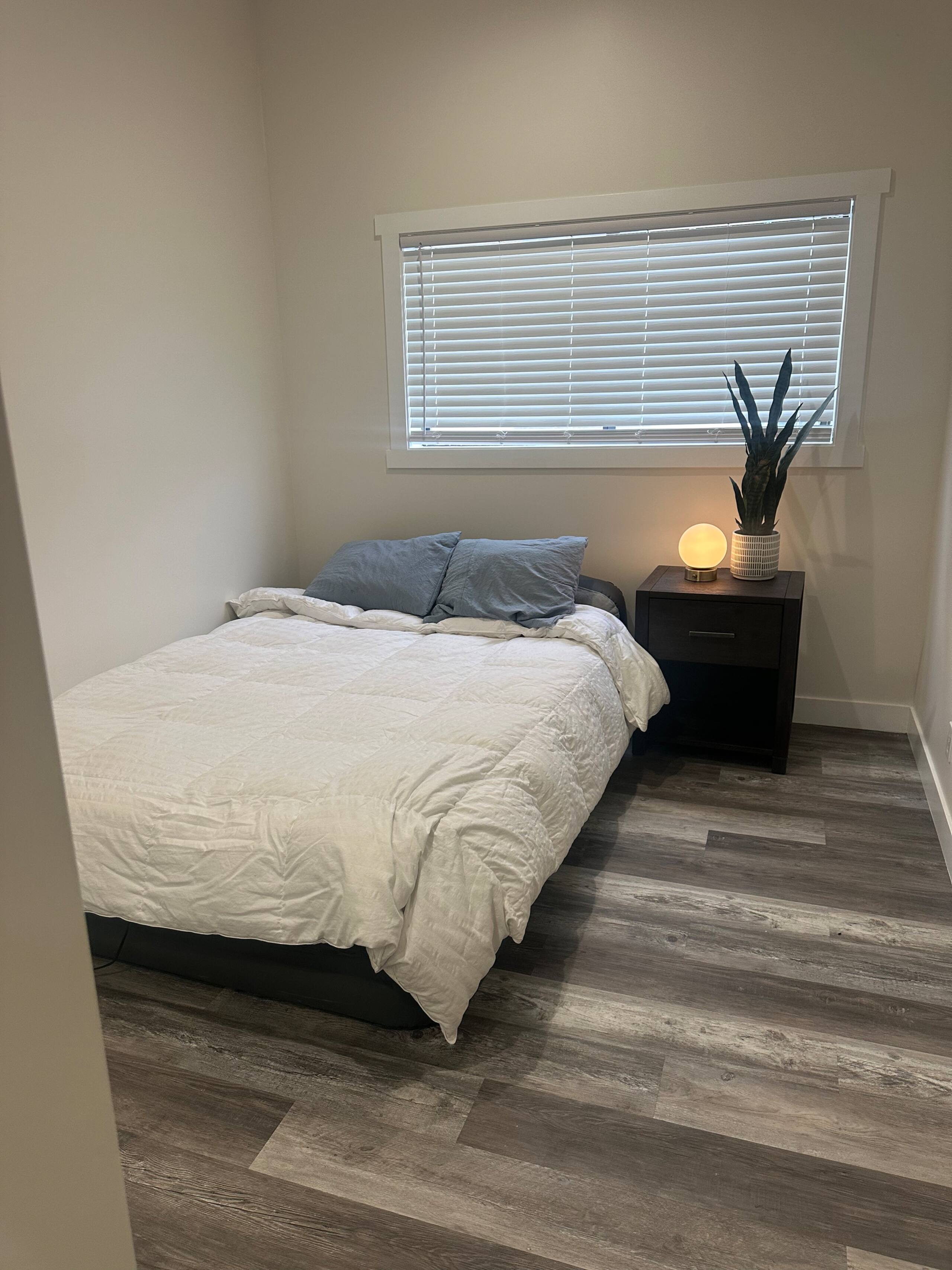 “Cozy 2BR/1BA Retreat - Photo 8
