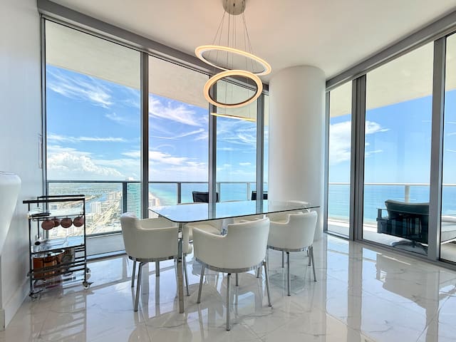 Luxury LPH with Ocean Front retreat 2/2 @ 39th Fl gallery image 2