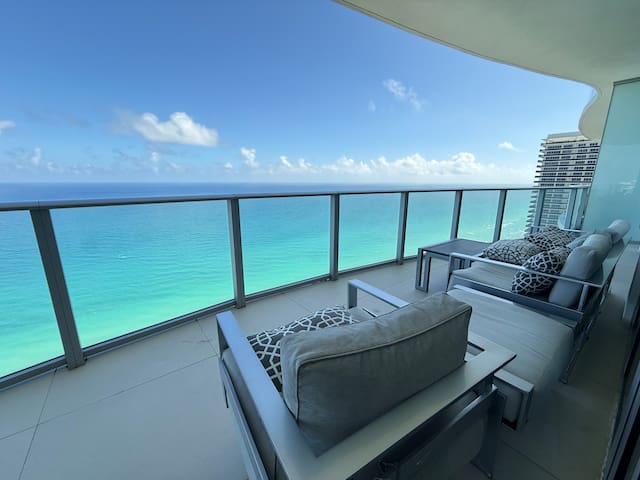 Luxury LPH with Ocean Front retreat 2/2 @ 39th Fl