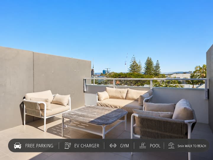 Three Bedroom Comfortable Villa Surfers Paradise - Gold Coast