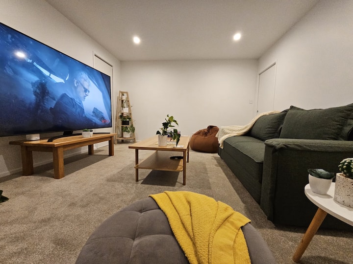 The Ultimate Family Funhouse | Game Room &Fire Pit - New Plymouth