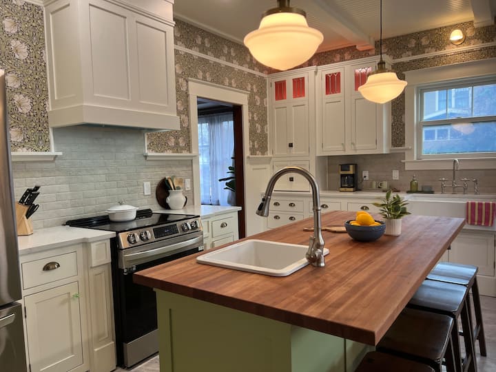 Executive Style Comfort, Gourmet Kitchen, Office - The Dalles, OR