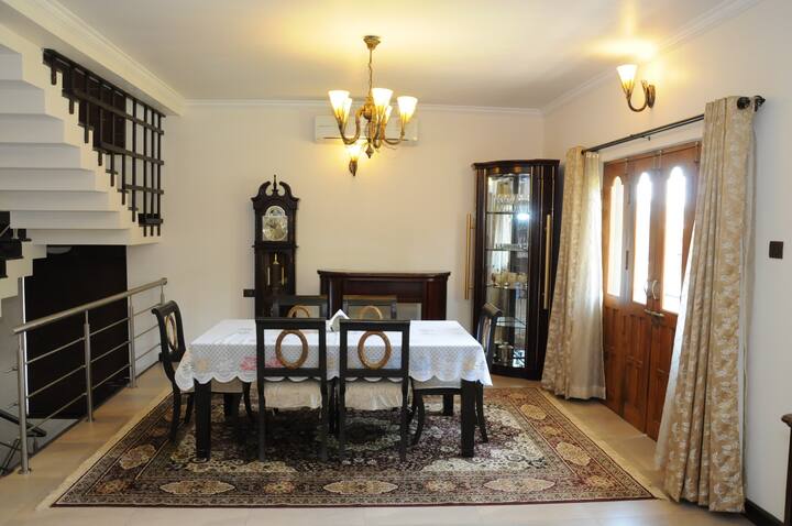 Dining area image 1