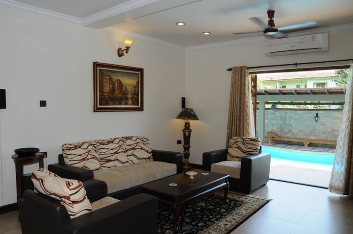 Living room image 1