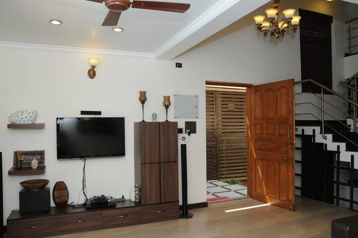 Living room image 4