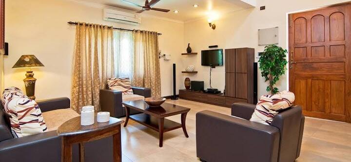 Living room image 3