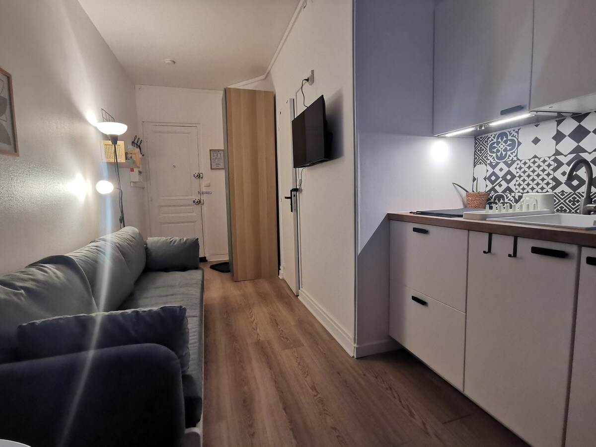 Popular Airbnb listing: New cozy studio Paris 14 Montrouge 3 min metro in Montrouge