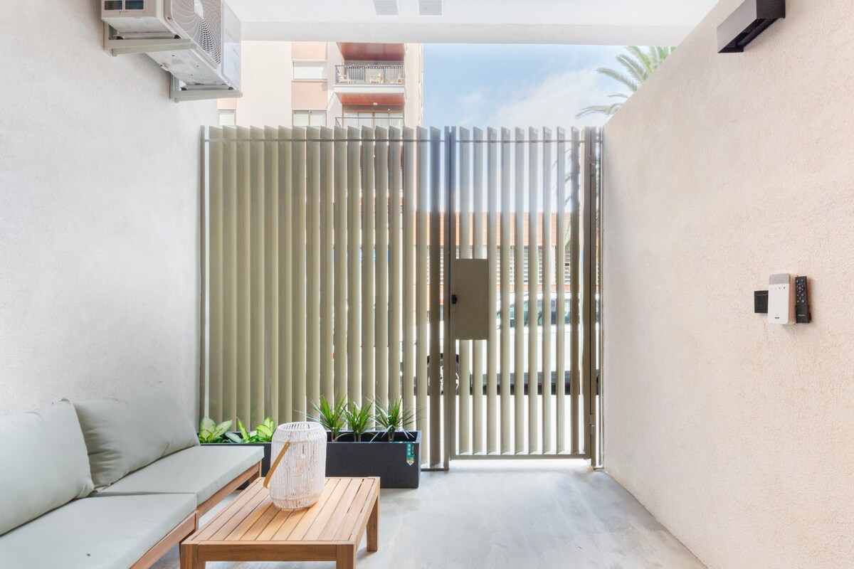 Popular Airbnb listing: Mestalla flats & Rut Luxury/Terrace/Central/Beach in El Pla Del Real