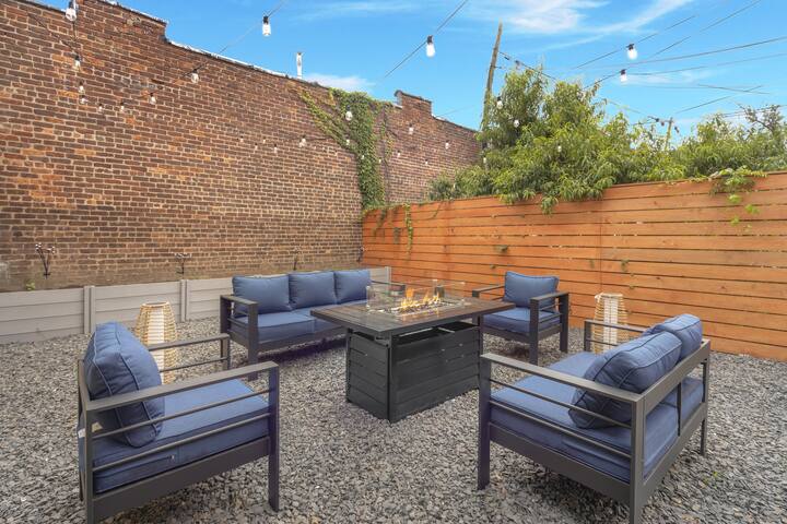 NEW |Mural, Yard +Gameroom |3BR 3BA | Host(Onsite) gallery image 2