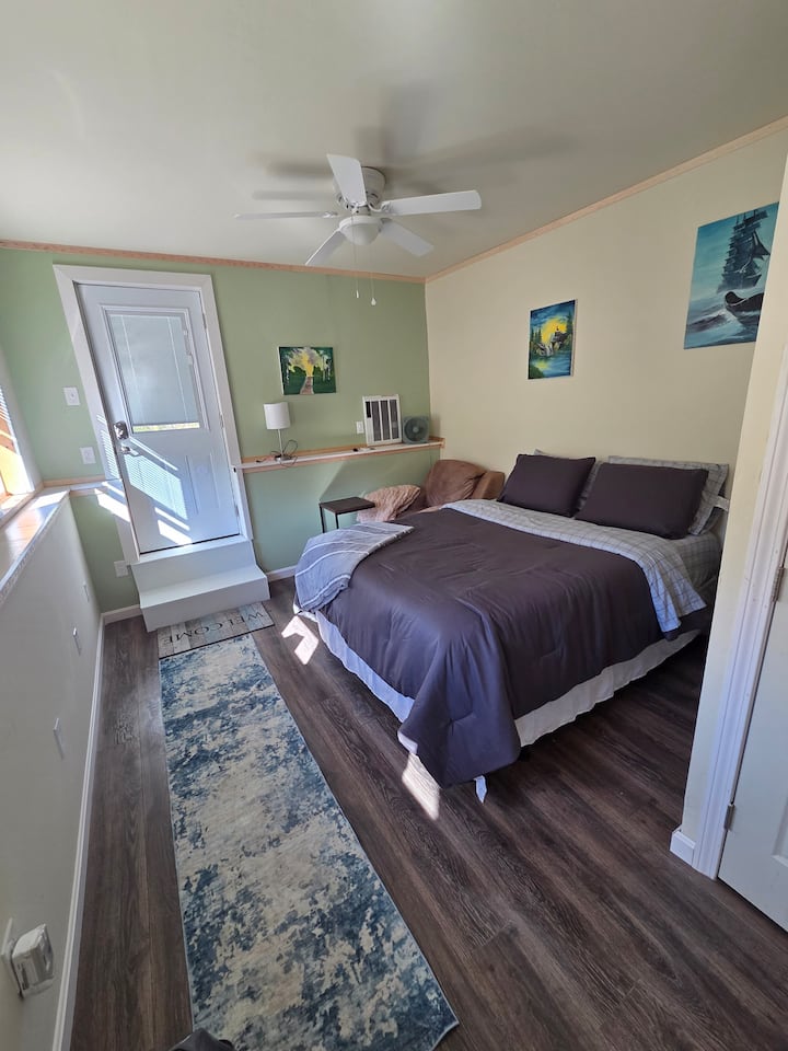 Private Furnished Apartment #9 - Vermont