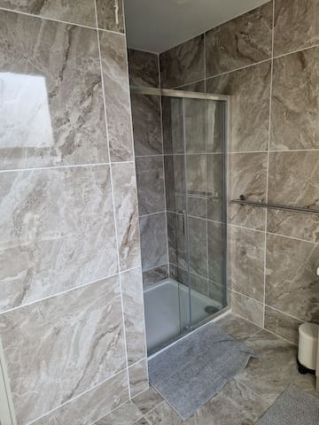 Stoneybatter 5 bedroom hidden gem! gallery image 2