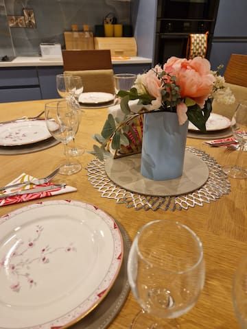 Stoneybatter 5 bedroom hidden gem! gallery image 4