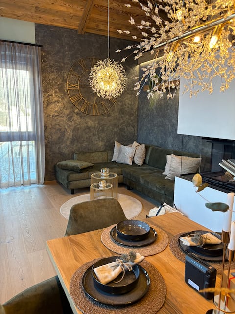 Top Airbnb: Aloha-Suites/Penthouse mit priv. Sauna u. Whirlspa in Haus Im Ennstal