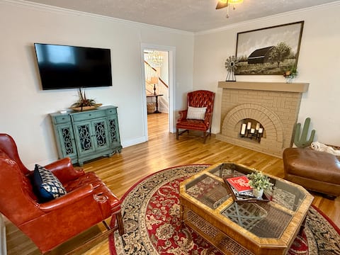 Top Airbnb: Main Street Gem -Families/Groups/Close to PDC & WT in Canyon