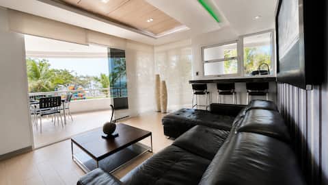 Oceanfront style and comfort – Modern apartment