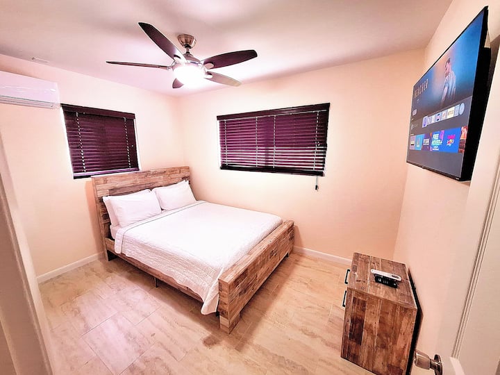 Shijo një natë të qetë pushimi ose ndiq shfaqjet e tua të preferuara televizive në rehati maksimale. 