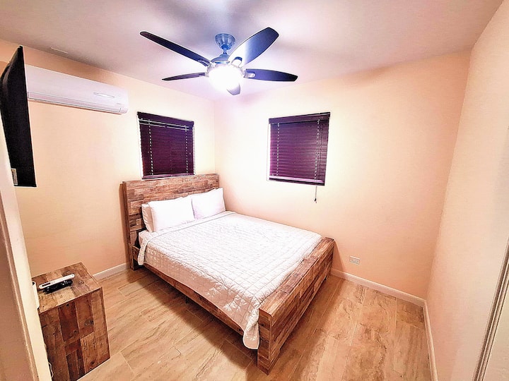 Shijo një natë të qetë pushimi ose ndiq shfaqjet e tua të preferuara televizive në rehati maksimale. 