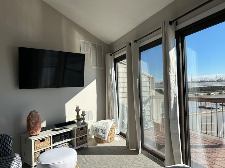 Lakeshore Retreat - Port Clinton, OH