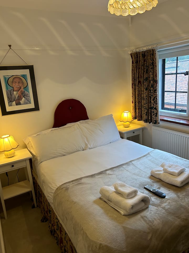 Suita e oborrit: Dhomë gjumi e rehatshme dopio me dush të plotë