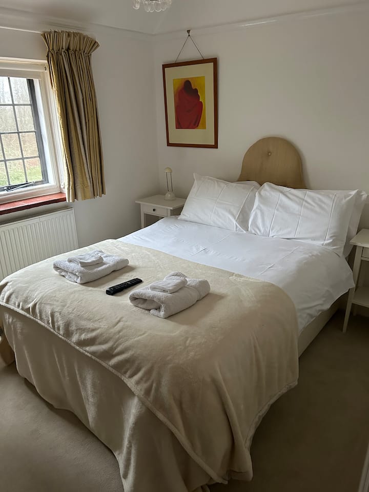 Dhomë gjumi dopio Azalea, me banjë familjare me përdorim të plotë përballë