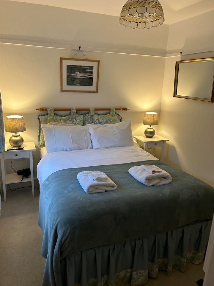 Camelia: Dhomë gjumi e rehatshme dopio me dush të kompletuar