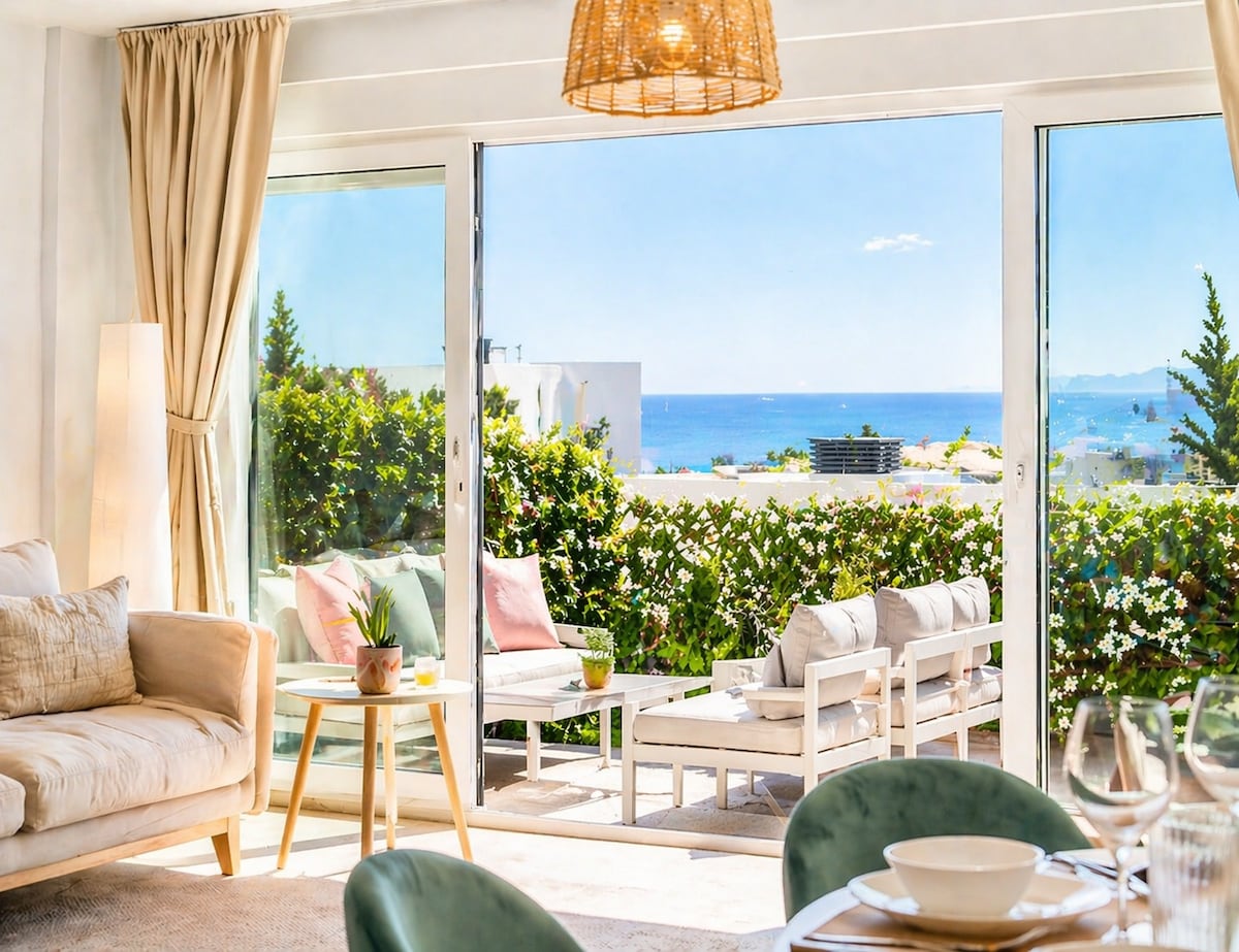 Top Airbnb: Elegant New Townhouse-Panoramic Seaview in La Cala in Mijas