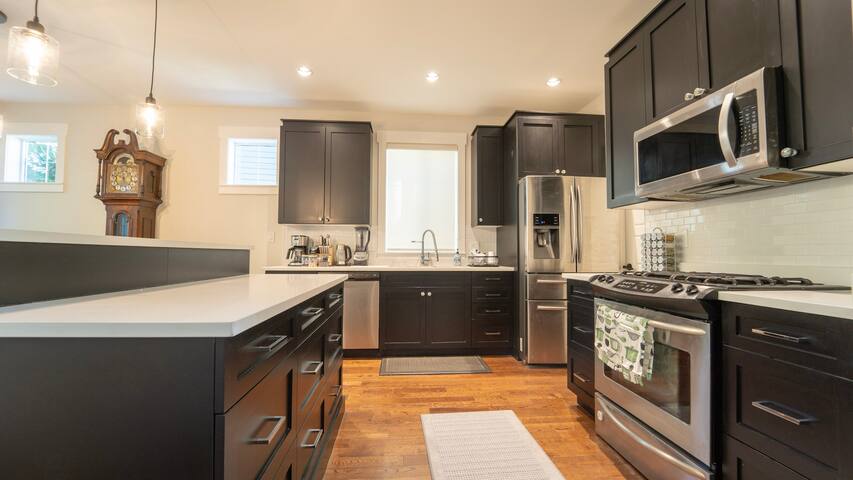 Nature & Fairways: Charming scape by Bear Mountain gallery image 3