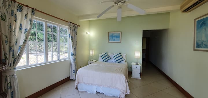Downstairs en-suite bedroom