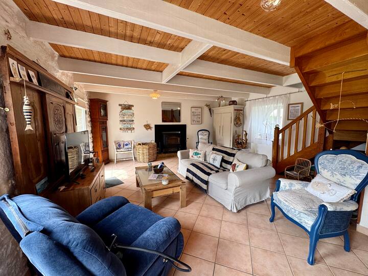 Maison Bretonne En Pierre Entre Terre Et Mer - Cléder