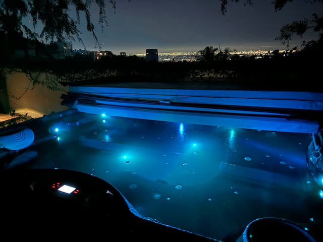 Villa Bella near Beverly Hills Hot tub with a view
