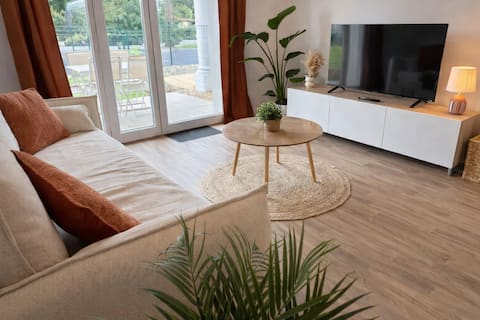 Top Airbnb: L'Hibiscus - Swimming pool between the sea and the forest à Saint Jean De Monts