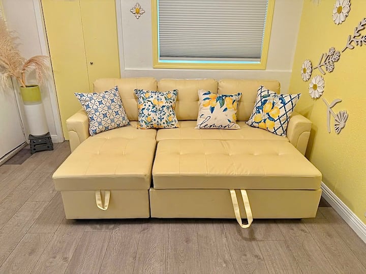 Lemon Flower Guesthouse With Full Kitchen - Pico Rivera, CA