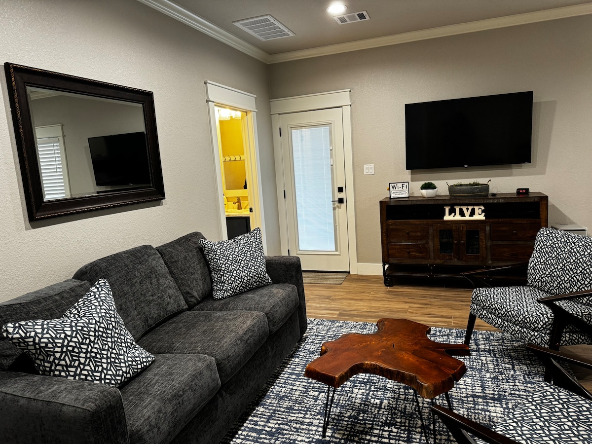 Top performing Airbnb: Casita royale in College Station