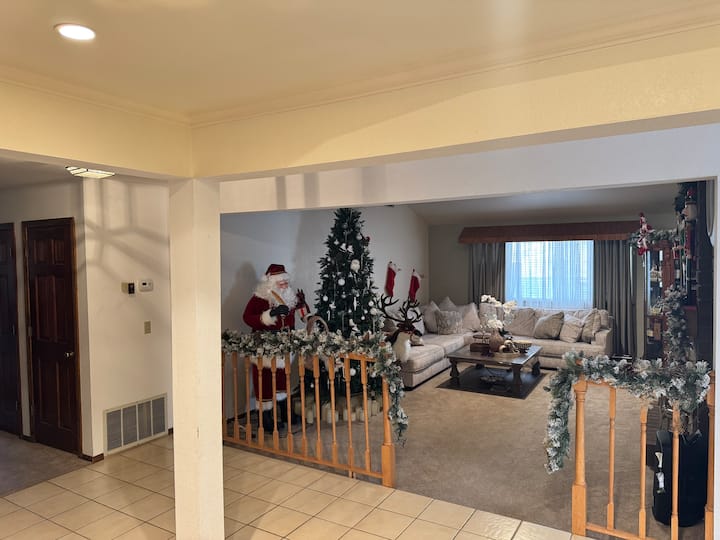 Charming House In The Best Area. - Lancaster, CA