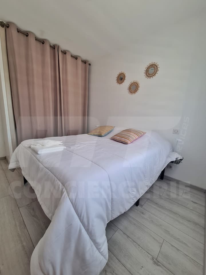 krevat dopio, TV dhe hapësirë magazinimi