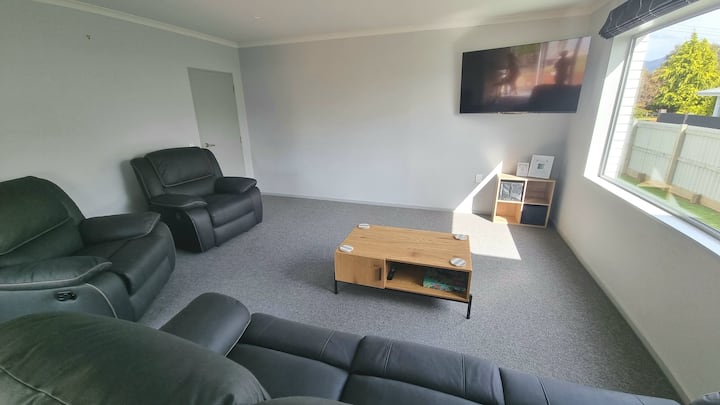 Large Home, Walking Distance To Everything! - Te Anau