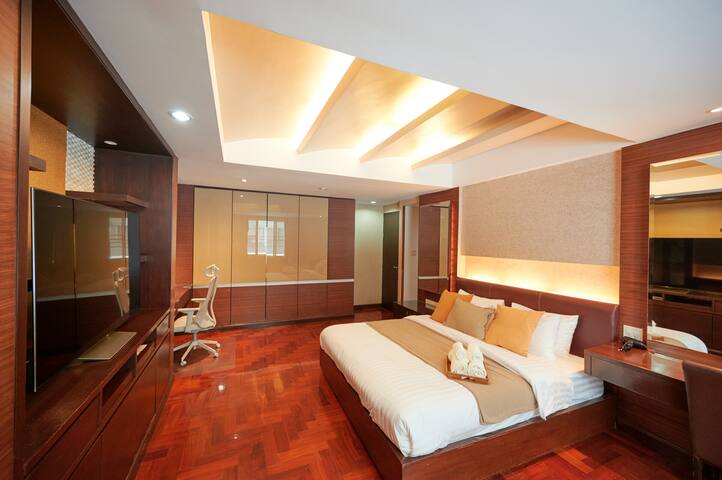 Villa>250m²/BBQ/Graden/BTS&Mall/Parking/WiFi&NFLIX