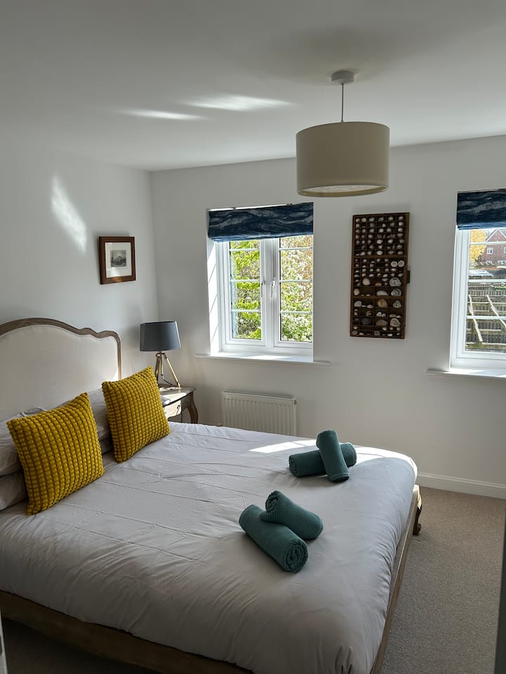 سرير مريح بحجم كينغ