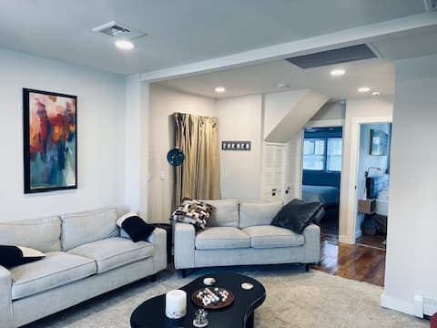 Immaculate-new 2bd/2bhs-patio-deck-jacuzzi-parking
