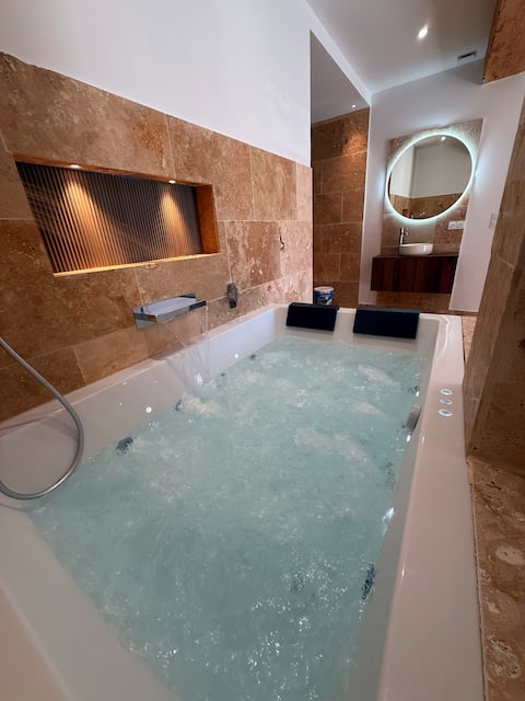 Luxe Balneo Suite