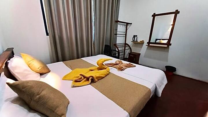 מיטת קינג סייז לשני מבוגרים