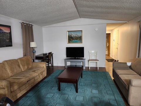 Come see the rockies!3 bedroom+2 beds sleeps 10